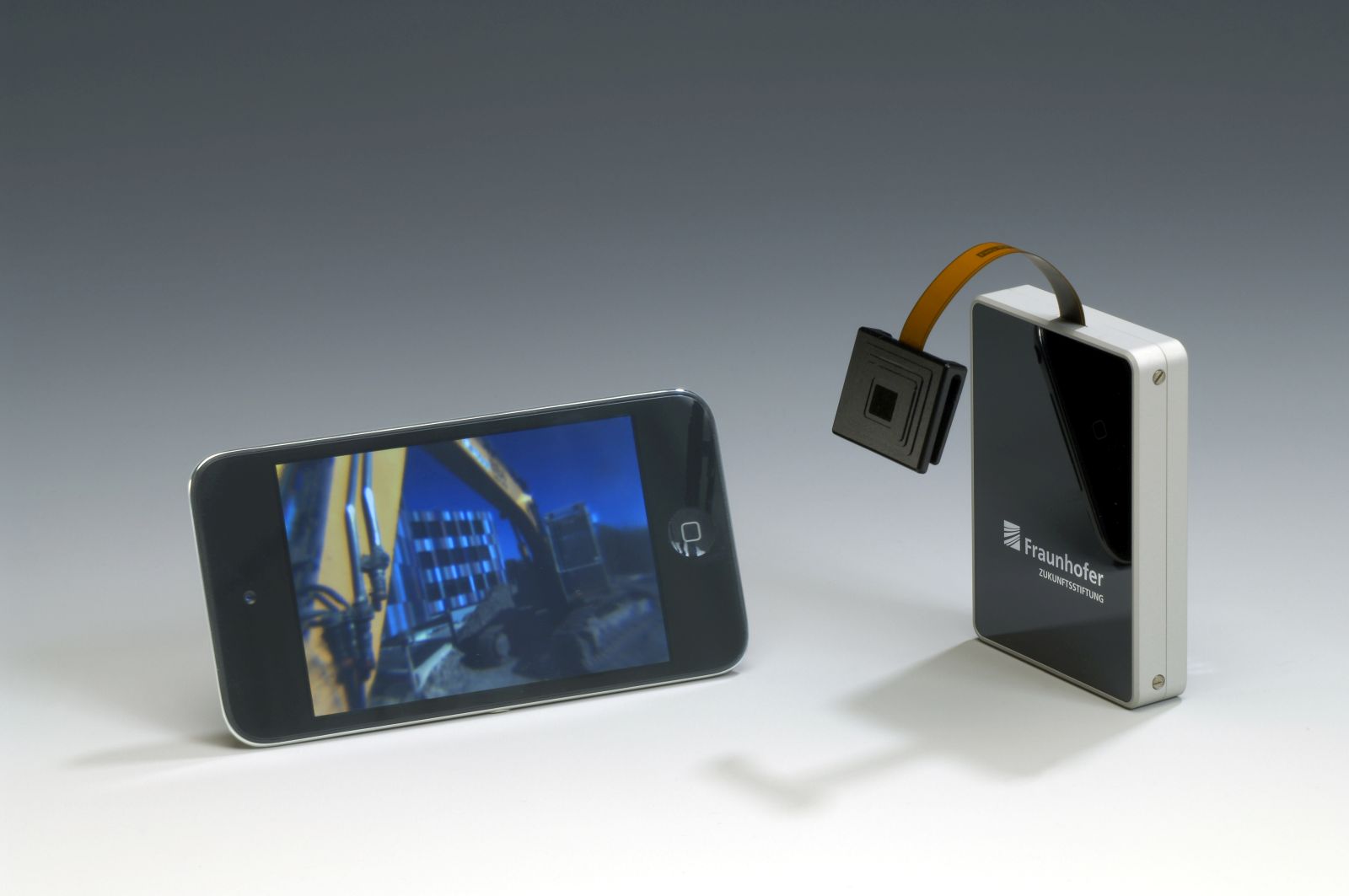 The first prototype of the technology transfers the images from the camera to the smartphone by Bluetooth via a transmission box.