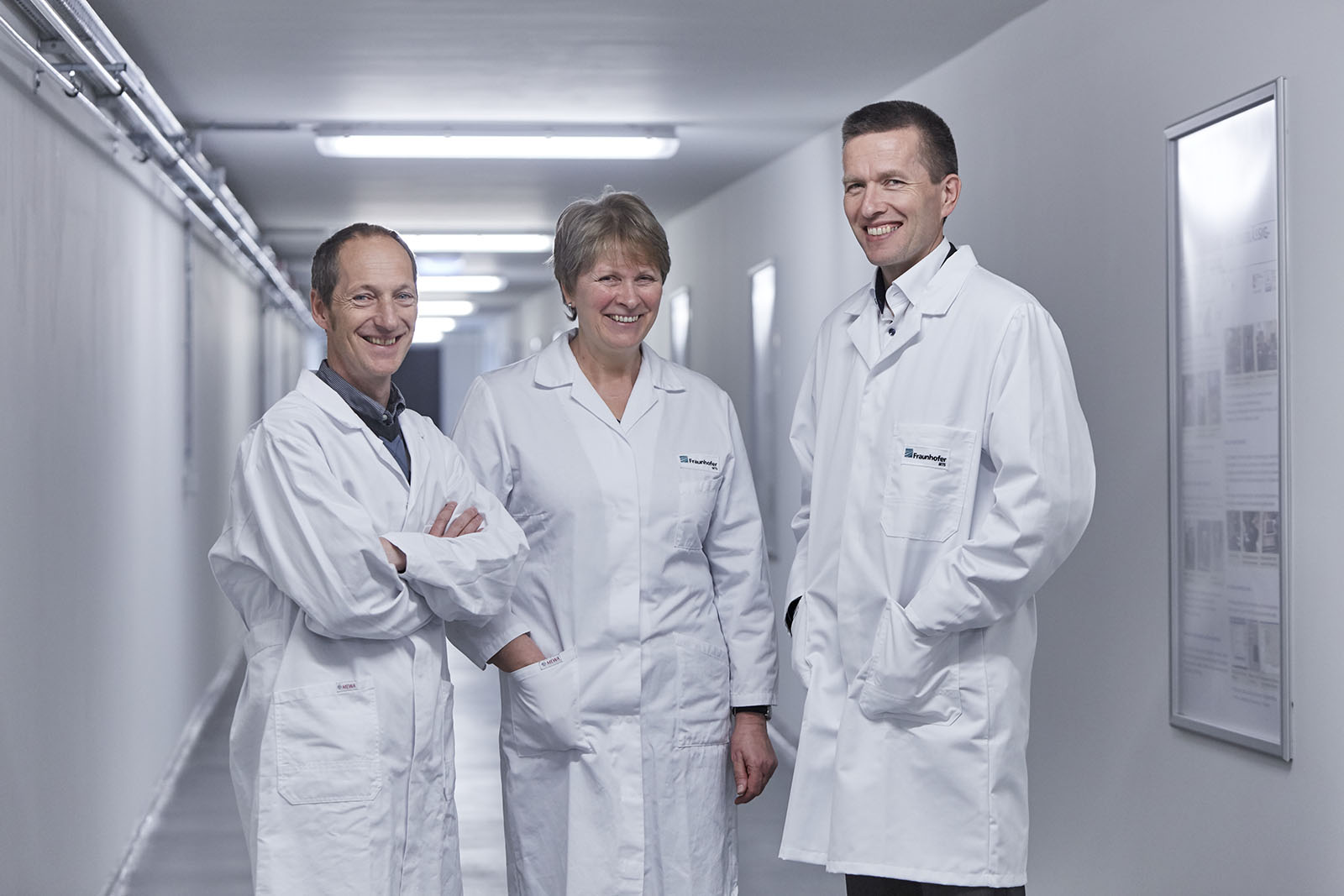 The ceramic membranes developed by Hannes Richter, Petra Puhlfürß und Ingolf Voigt (from the left) filter out dissolved organic molecules with a molar mass of only 200 Dalton. Thus industrial sewage water can be cleaned efficiently.