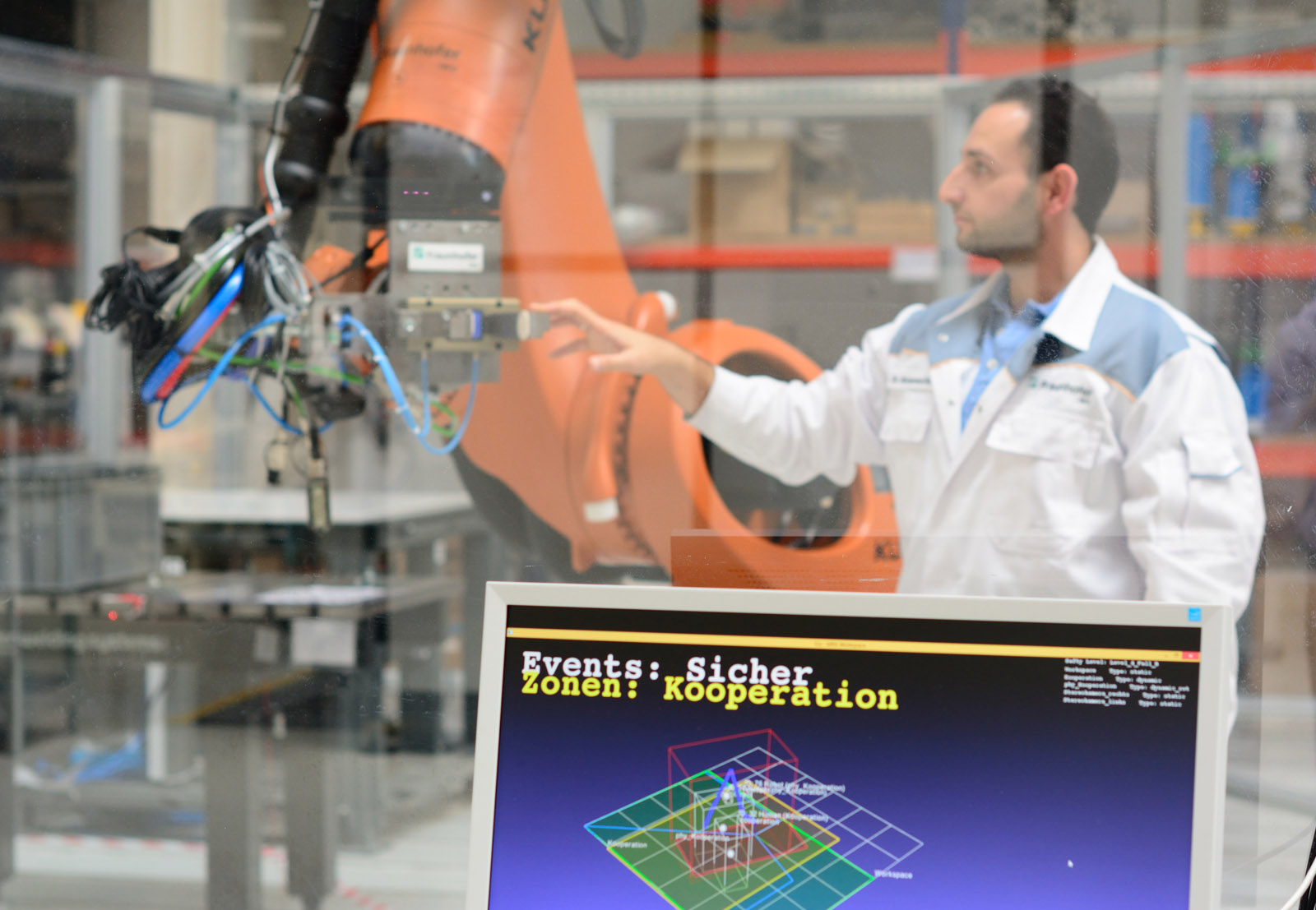 Safety zones: The display shows the different zones. In the yellow zone, robots and humans collaborate, with the robot moving significantly slower in this zone.