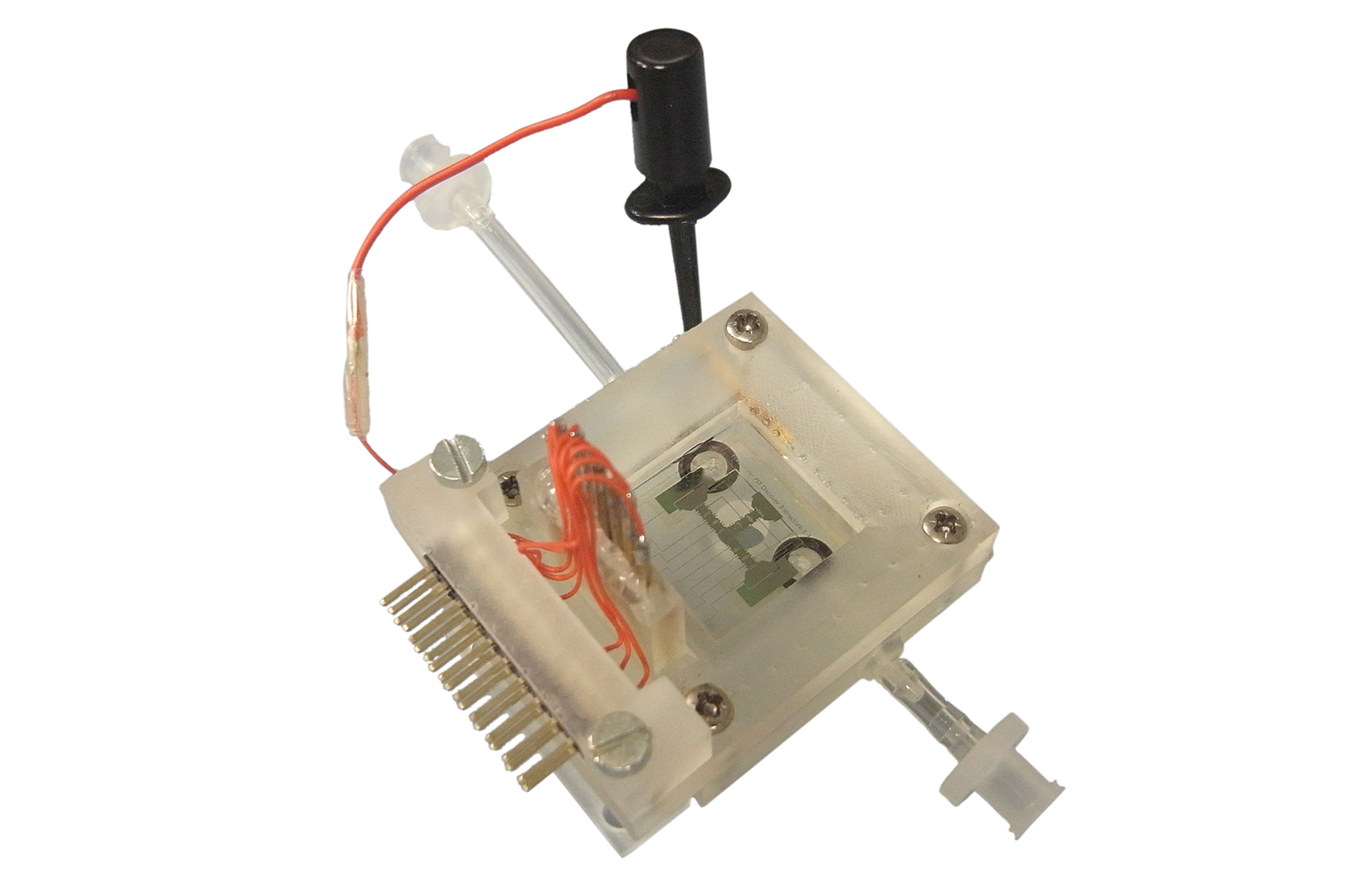 Bracket with EWOD chip and connections for probe injection and the circuits. 