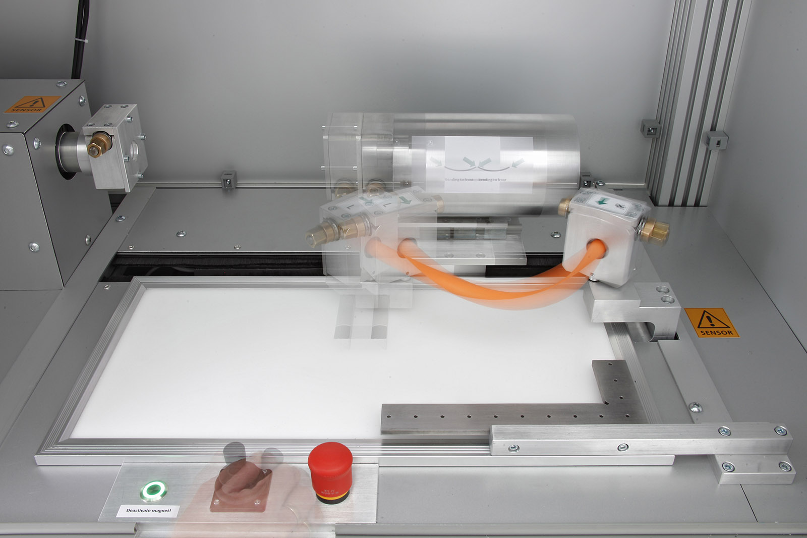 The system sets the bending radius to realistic values matching those encountered in vehicle applications.