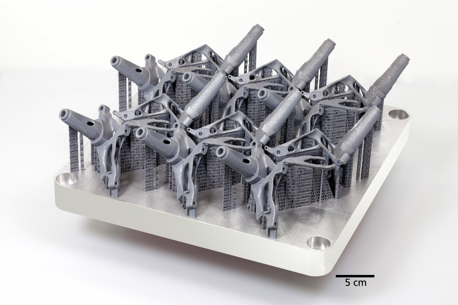 Several structural componentsarranged on a base plateafter a selective laser meltingprocess.