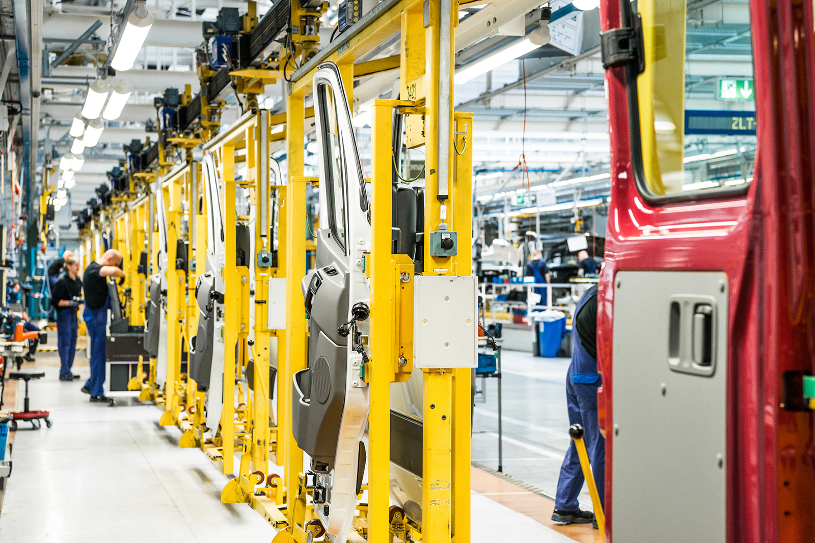 RFID technology makes Motor vehicle manufacturers’ supply chain and manufacturing operations more transparent.