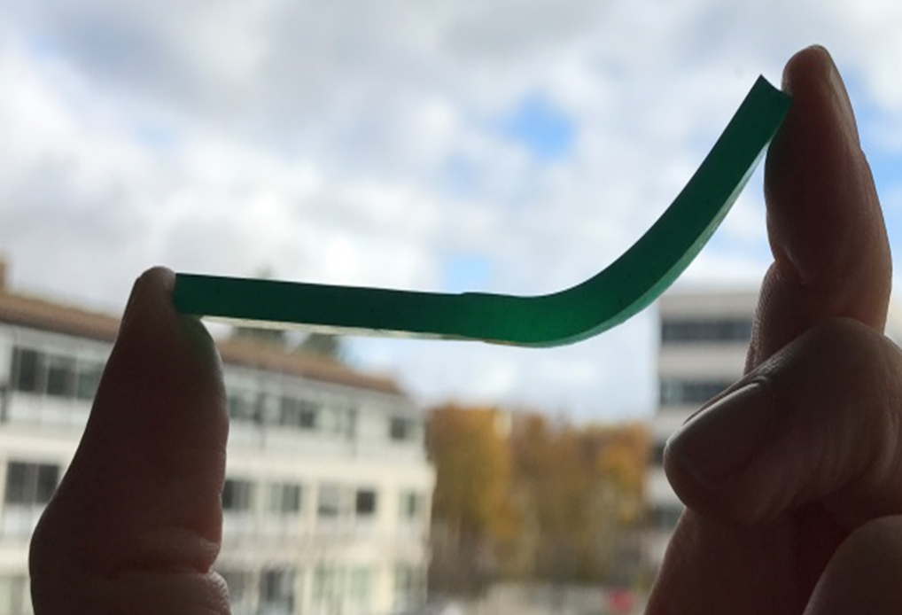 Flexible and hard all in one piece: the new plastic metamaterial MetAK. 