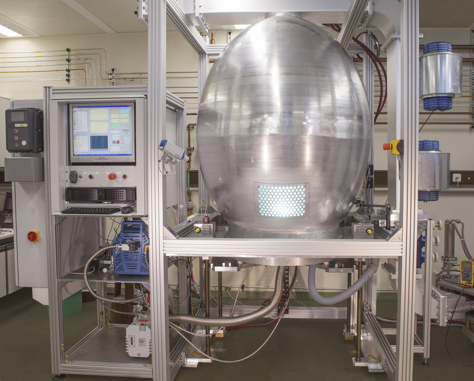 The special ellipsoid form of the plasma reactor developed at Fraunhofer IAF allows for large-scale diamond separation.