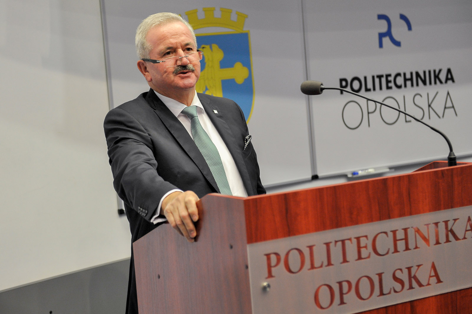 Prof. Reimund Neugebauer, President of the Fraunhofer-Gesellschaft, at the opening of the new "Fraunhofer Project Center for Advanced Lightweight Technologies (ALighT)" at the Opole University of Technology in Poland.