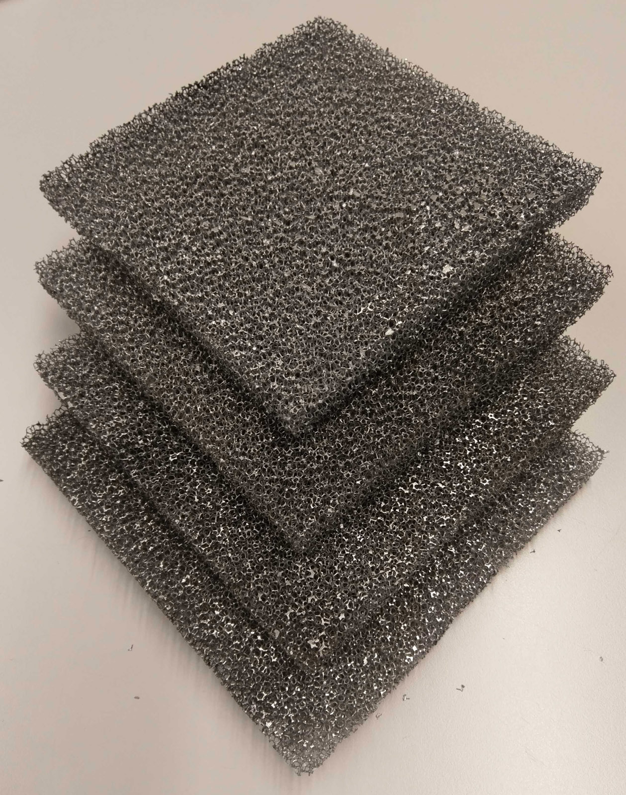 Metal sponge plates