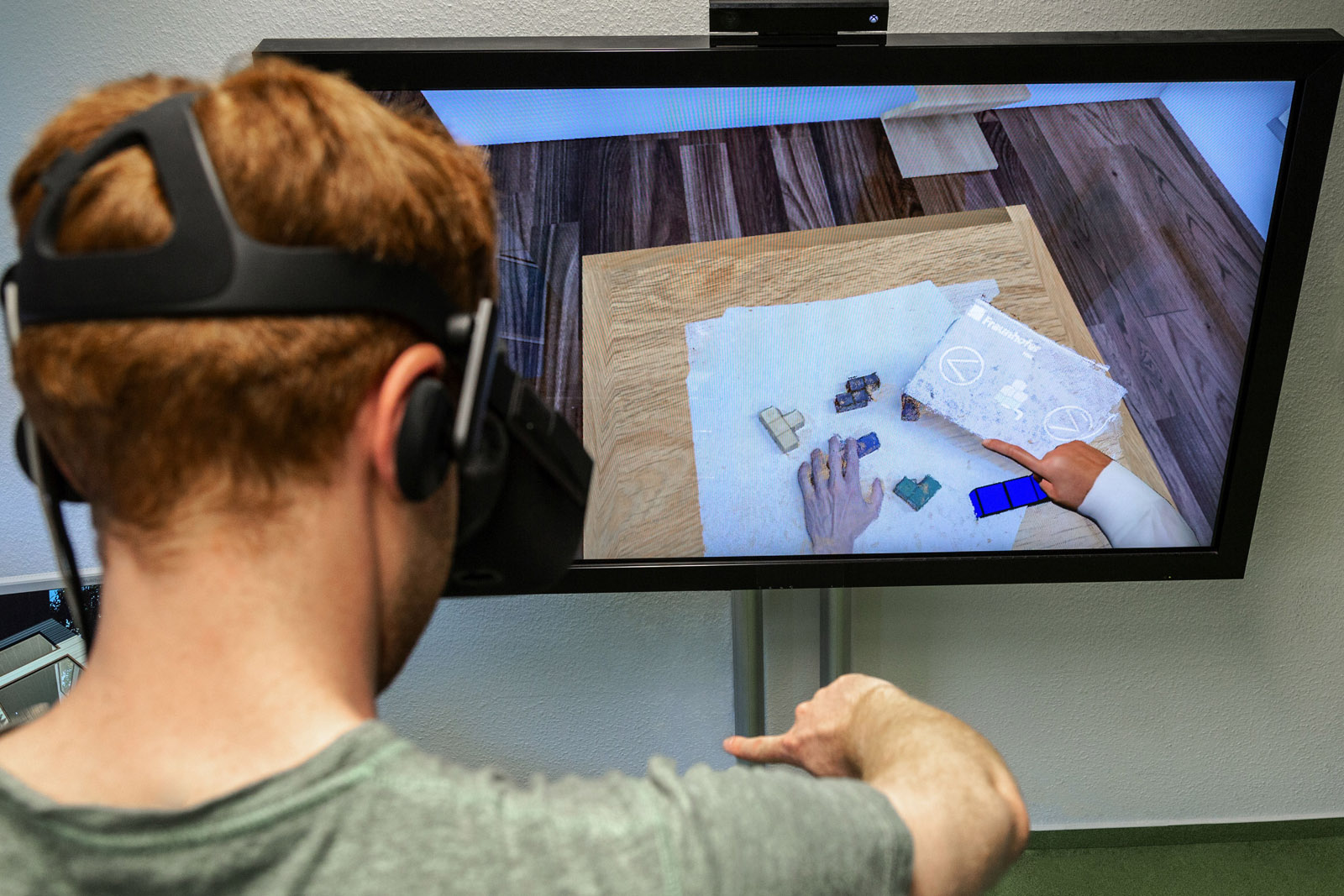 With the mixed reality solution from the Fraunhofer HHI, a simulated world can be combined with the real world in real time and with high quality. 