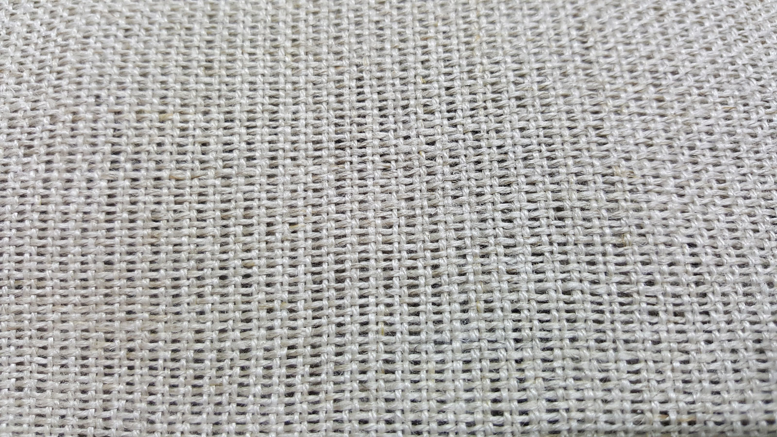 Plain-woven flax fabric