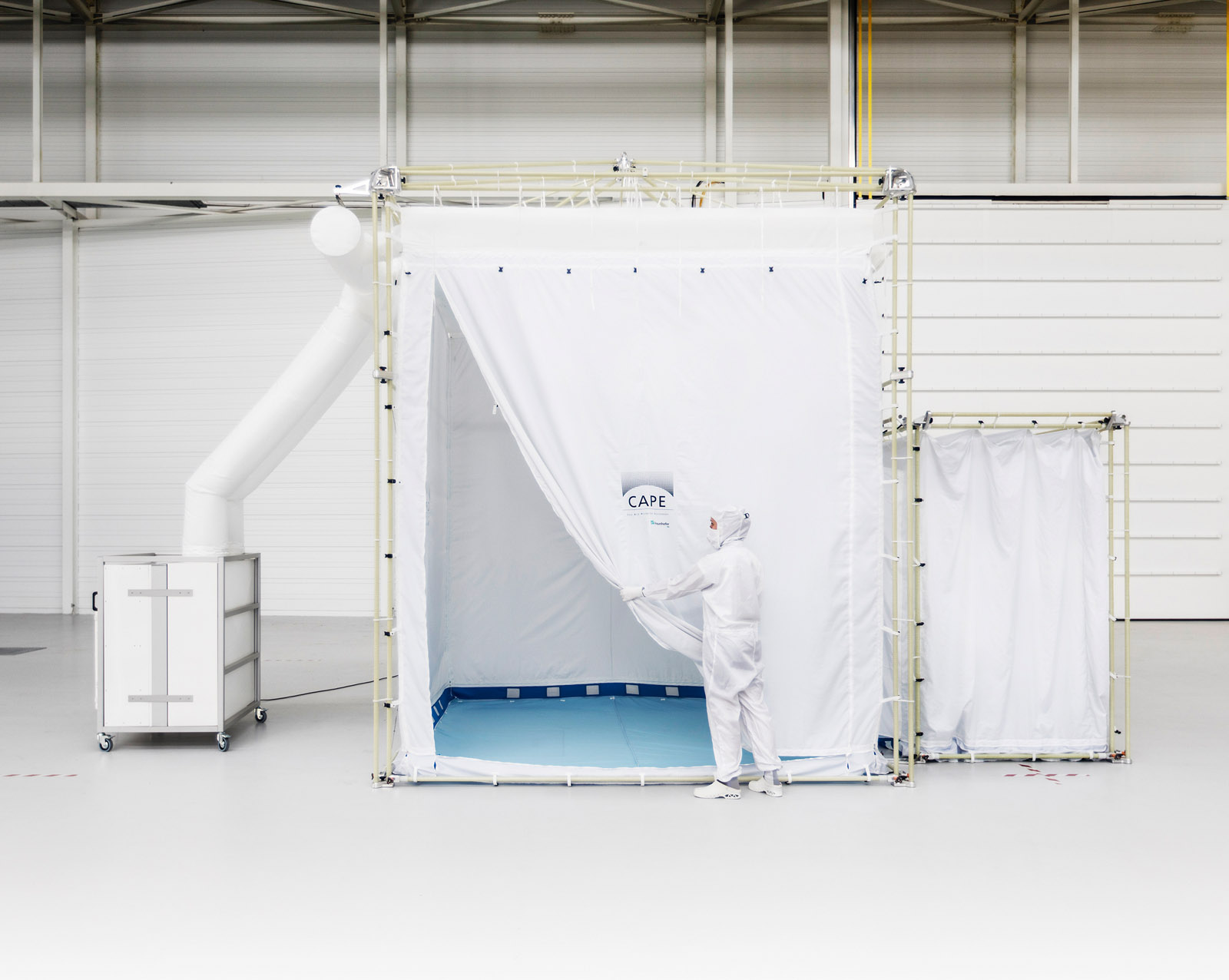 CAPE® is as flexible as a tent, providing an ultra-clean manufacturing environment that complies with air cleanliness standards all the way up to ISO class 1.