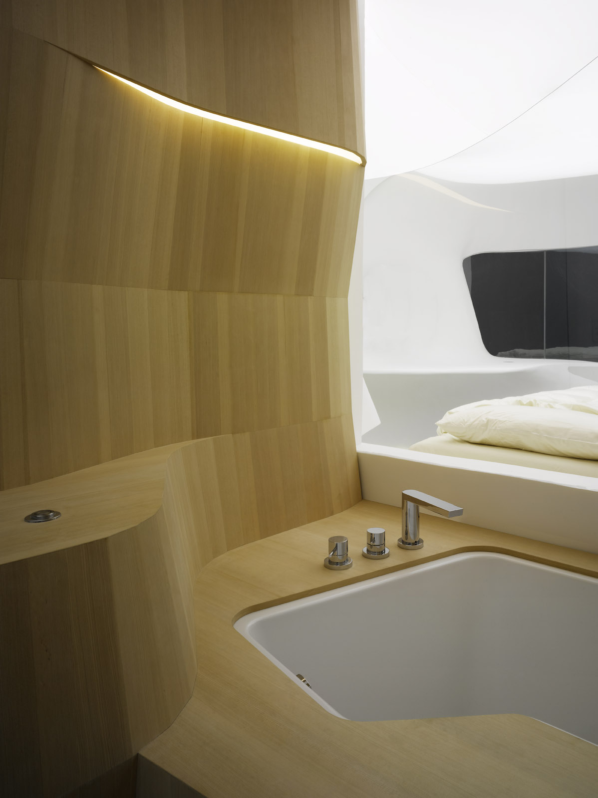 The bathroom as a private wellness oasis, exhibited in the FutureHotel showcase at the Fraunhofer inHaus Center in Duisburg.