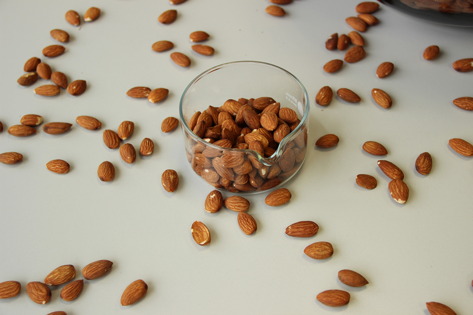 Almonds contaminated with salmonella can cause food poisoning.