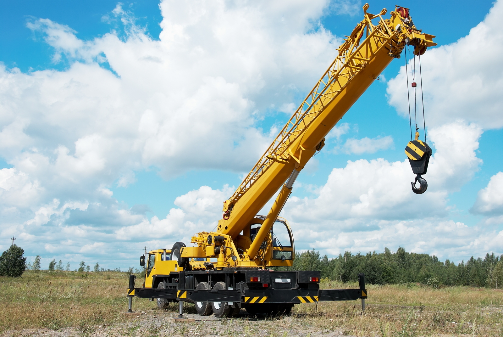 Due to highly complex controls and dynamism, mobile cranes are ideal for rapid prototyping with HiL simulation (icon).
