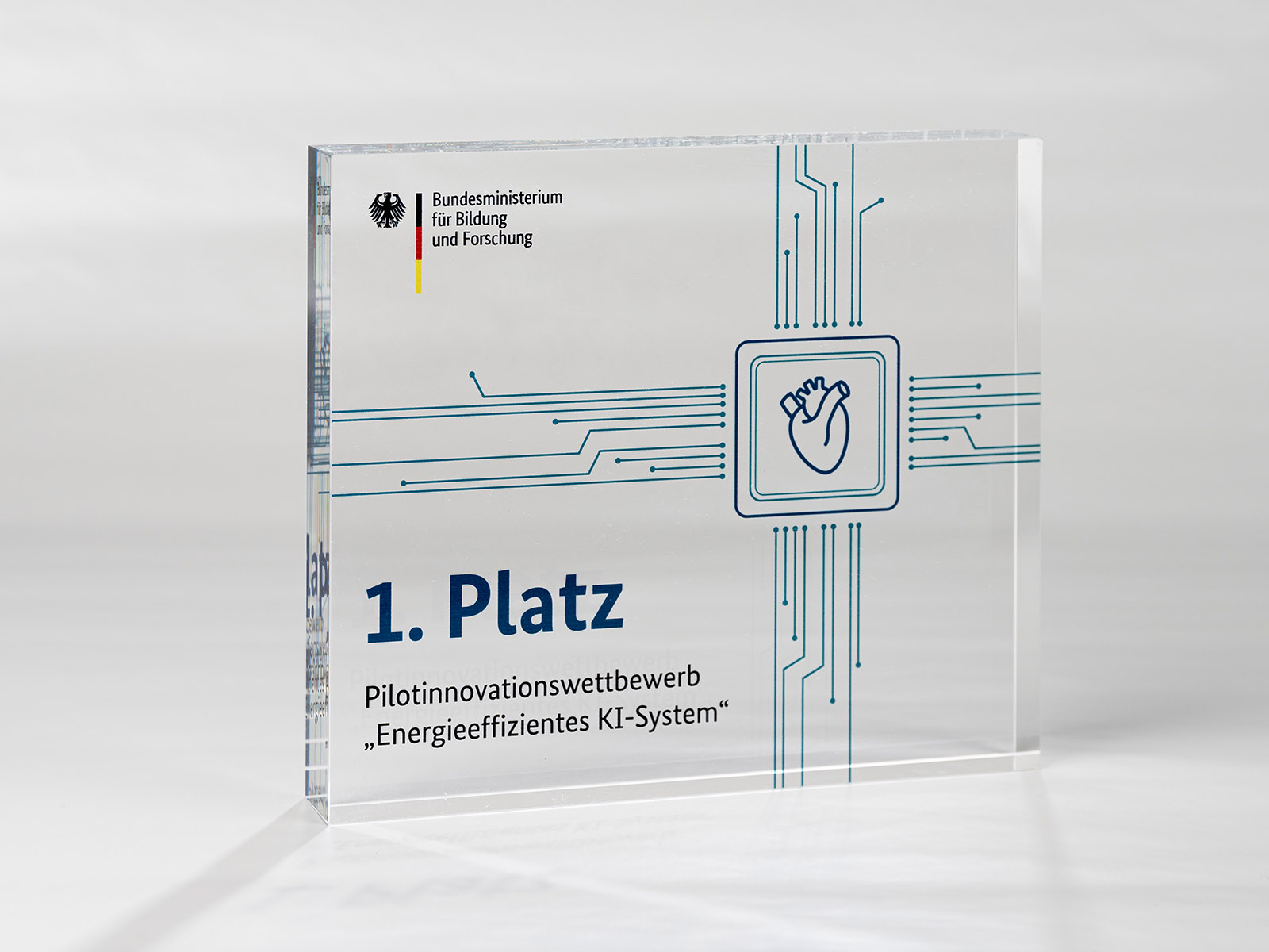 Fraunhofer ITWM and Fraunhofer IIS were awarded first places for their research work in the pilot innovation contest “Energy-efficient AI system”.