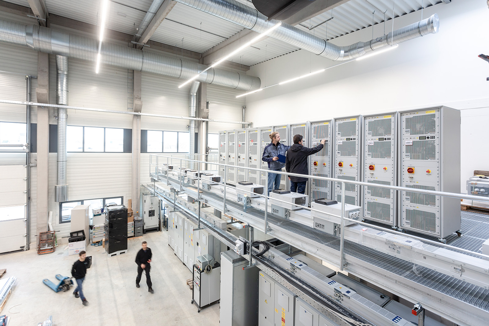 The Multi-Megawatt Lab at Fraunhofer ISE in Freiburg makes it possible to achieve highly precise characterization of the electrical proper-ties of converters up to a power of 10 MW.