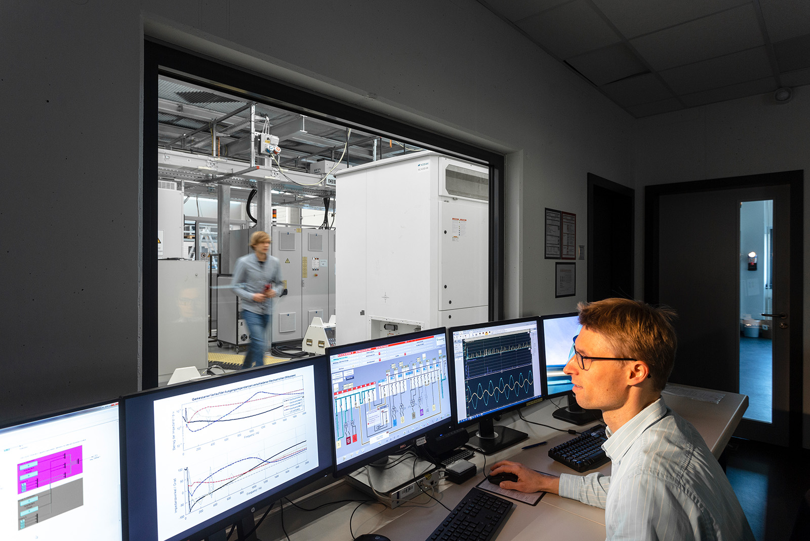 Dr. Sönke Rogalla and his team at Fraunhofer ISE successfully tested grid-forming converters on a  megawatt scale.