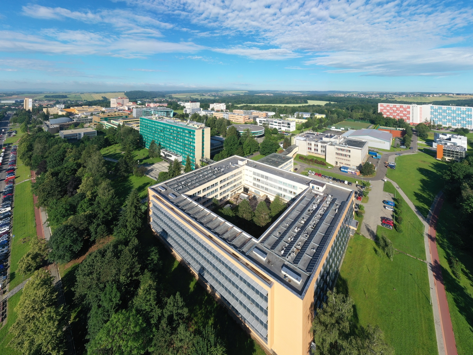 The inauguration of the “Fraunhofer Innovation Platform for Applied Artificial Intelligence for Materials & Manufacturing at VSB – Technical University of Ostrava” took place on June 8, 2021 at the VSB-TUO campus in Ostrava.