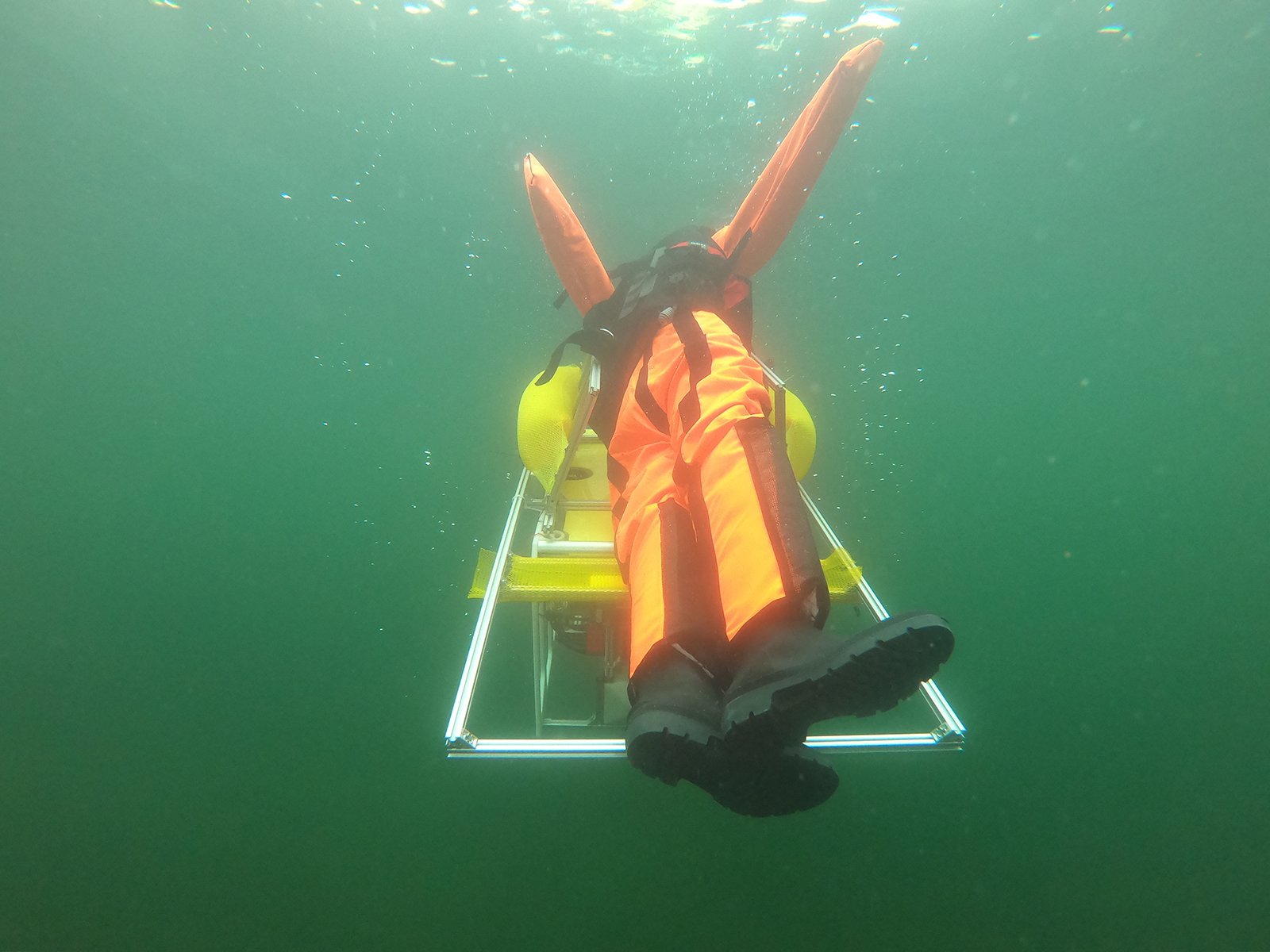 During testing at the Hufeisensee lake, the dummy did not slip out of the securing mechanism as it was taken to the surface.
