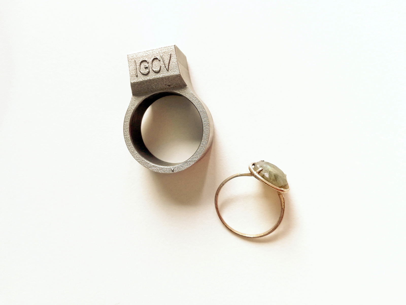 The smart ring with integrated electronics is only slightly bigger than a normal finger ring.