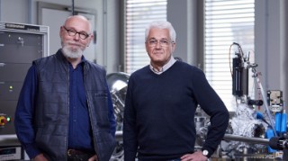 Die Gewinner des Wissenschaftspreises des Stifterverbandes »Forschen im Verbund« 2022: Prof. Dr. Matthias Scherge (links) und Prof. Dr. Michael Moseler.