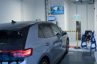 The team at Fraunhofer IIS/EAS is building their own vehicle-in-the-loop laborato-ry. Manufacturers can test and certify their vehicles in a virtual environment.