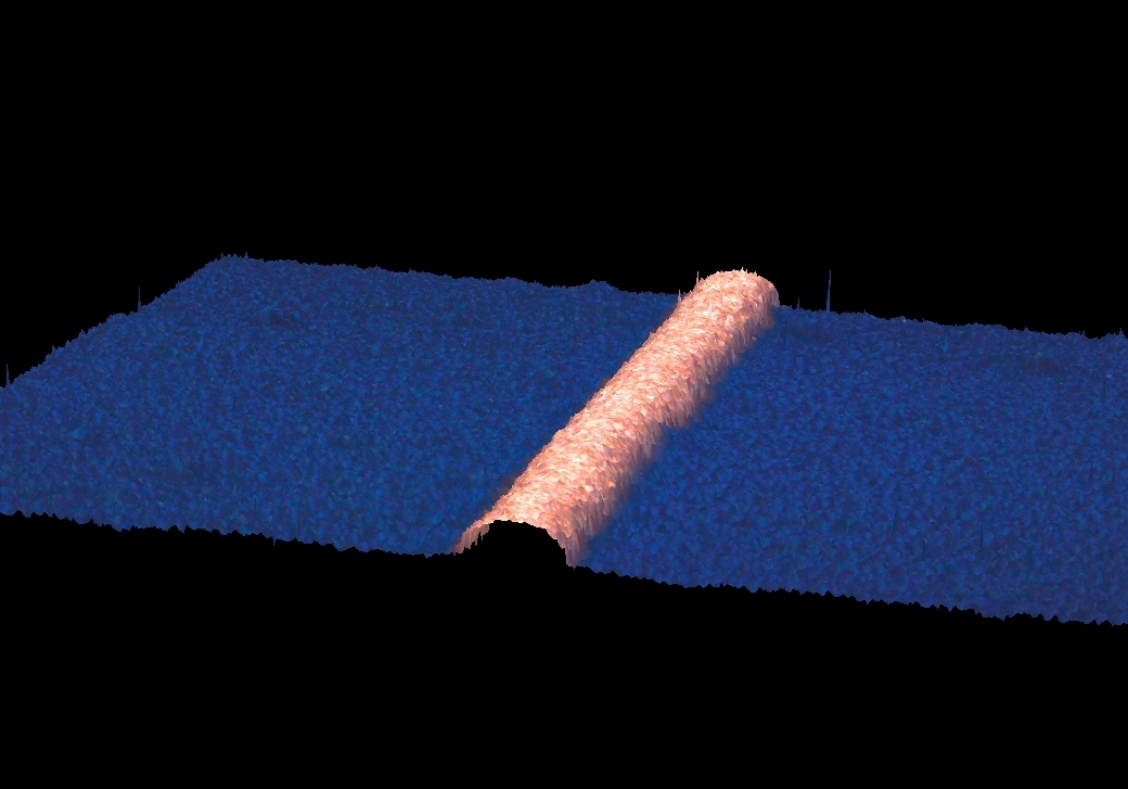 Drei Dimensions Konfokalmikroskopbild einer Kupferleiterbahn, die mit dem lasergestützten Verfahren von PV2+ hergestellt wurde. Die gleichmäßige halbrunde Form der Leiterbahn sorgt für hohe elektrische Leitfähigkeit.