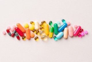 Technologie-Schub für die Produktion von Arzneimitteln Feinchemikalien werden besonders in der Arzneimittelherstellung eingesetzt. Hier kommt es weniger auf große Mengen, sondern mehr auf Funktionalität und hohen Reinheitsgrad an.
