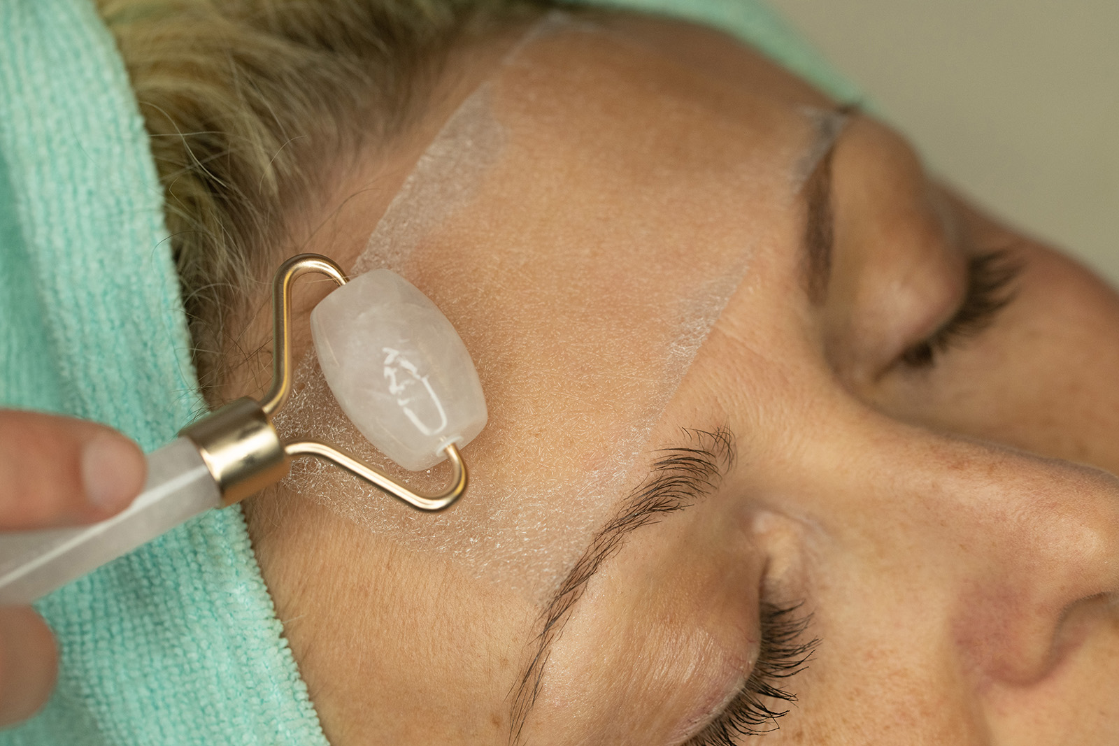 自然コラーゲン生成を刺激するフェイスマスクの開発(Anti-Aging Face Mask Stimulates Natural Collagen Production)