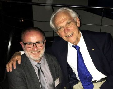 The IOF alumnus Alexandre Gatto (left) hast more in common with the Nobel Laureate in Physics 2018, Gérard Mourou, than the discipline. Both got to know and appreciate each other at the Photonics Days in Jena 2019 for the first time. 