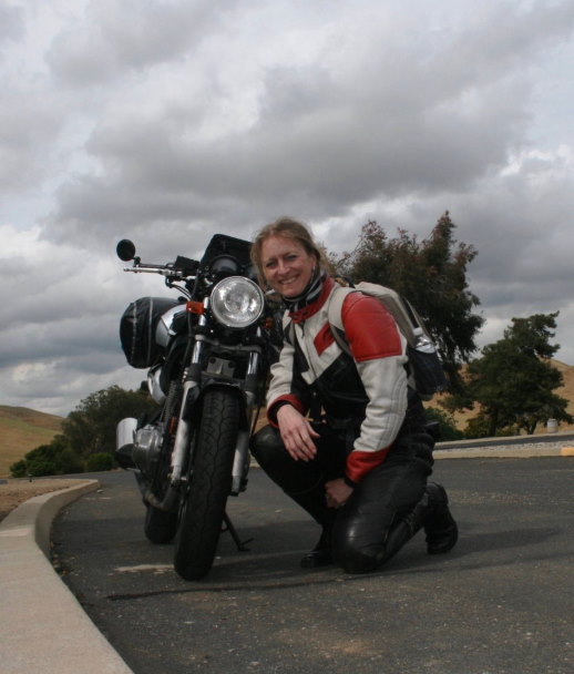 Ruth Houbertz mit Motorrad 