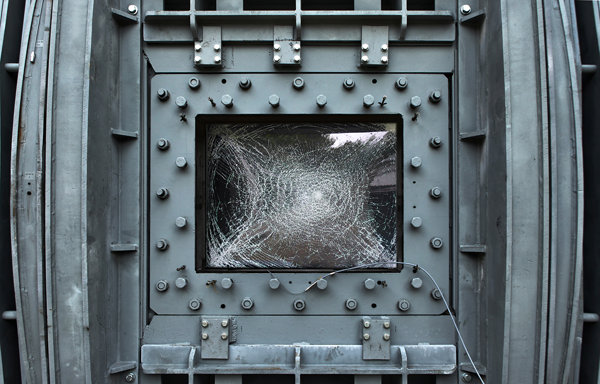 The shock-tube test facility BlastStar is used to simulate and investigate the shock waves caused by bomb and gas explosions.