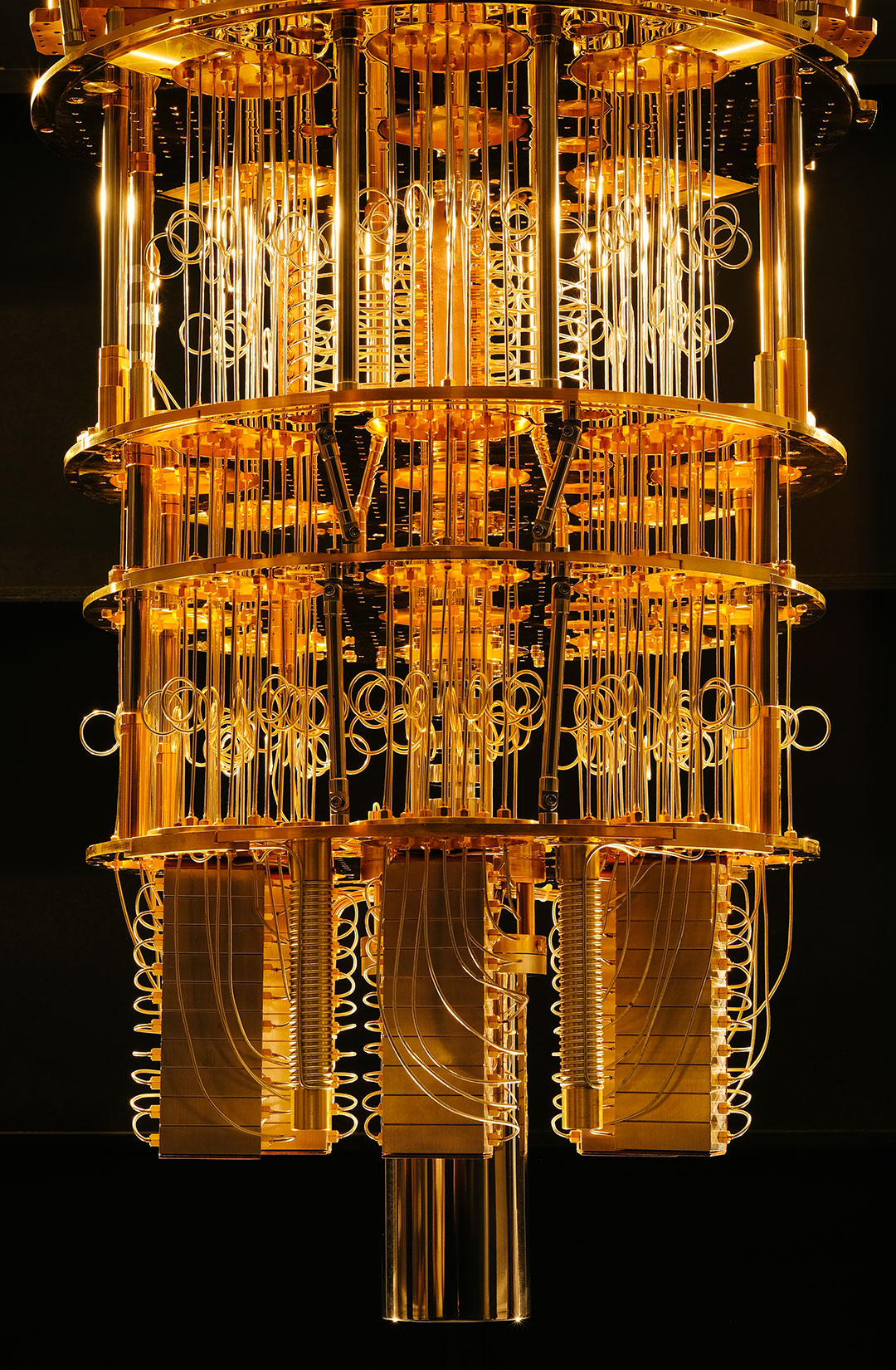 IBM-Quantencomputer In January 2019, IBM unveiled the world’s first commercial – i.e. non-laboratory – quantum computer: the IBM Q System One. In 2021, the Q System One will be coming to Germany.